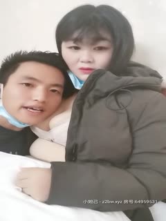 年轻小妹跟小哥出来开房直播啪啪，让小哥玩逼压在身下在被窝里抽插浪叫，奶子不小上位爆草还吃奶子内射中出第01集